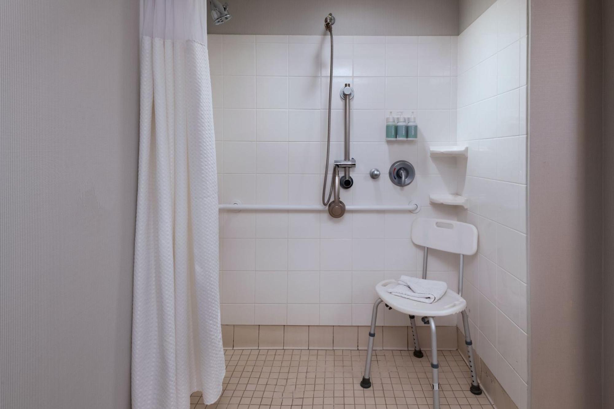 Courtyard By Marriott Aksarben Village Hotel Omaha