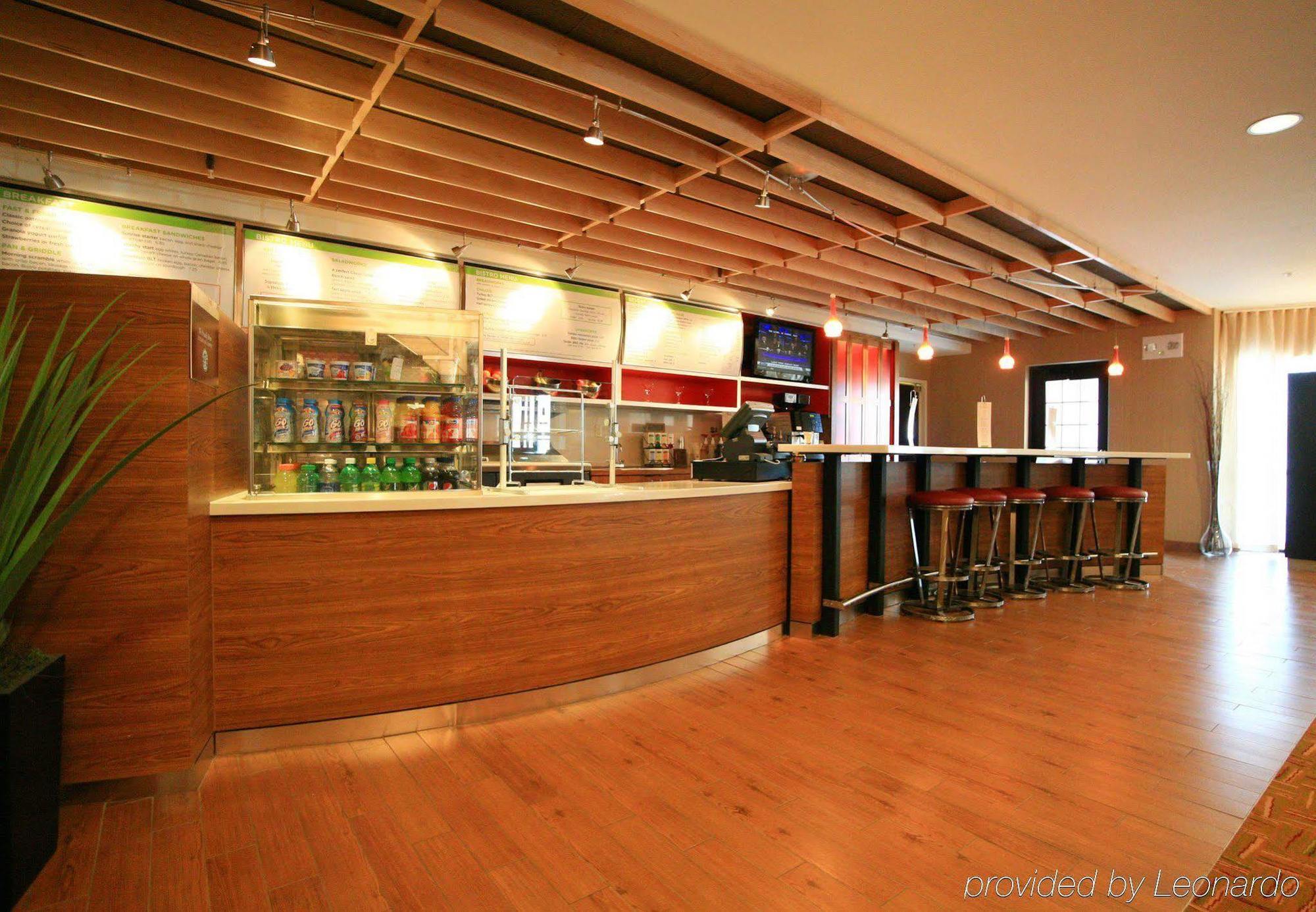 Courtyard By Marriott Aksarben Village 2*