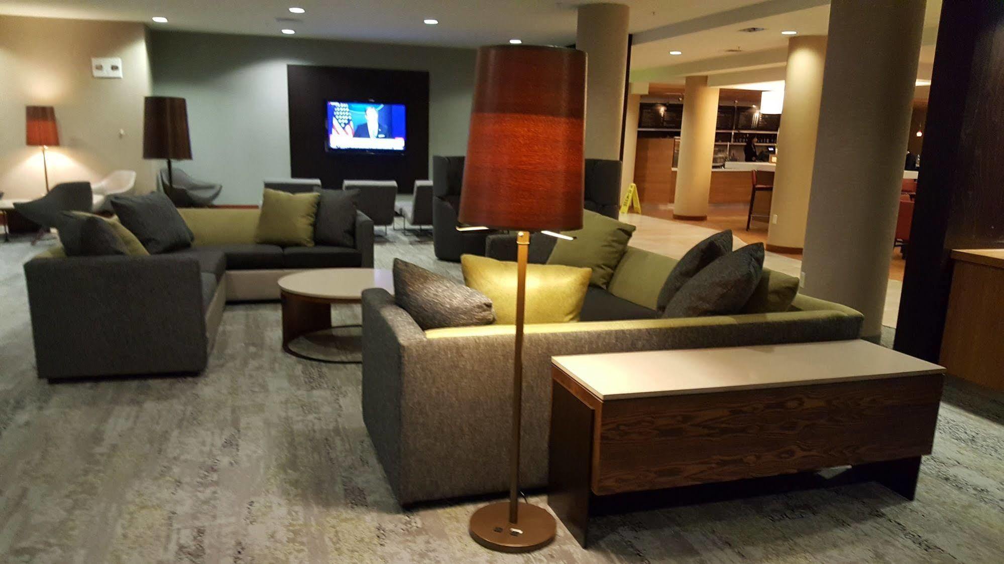 Courtyard By Marriott Aksarben Village