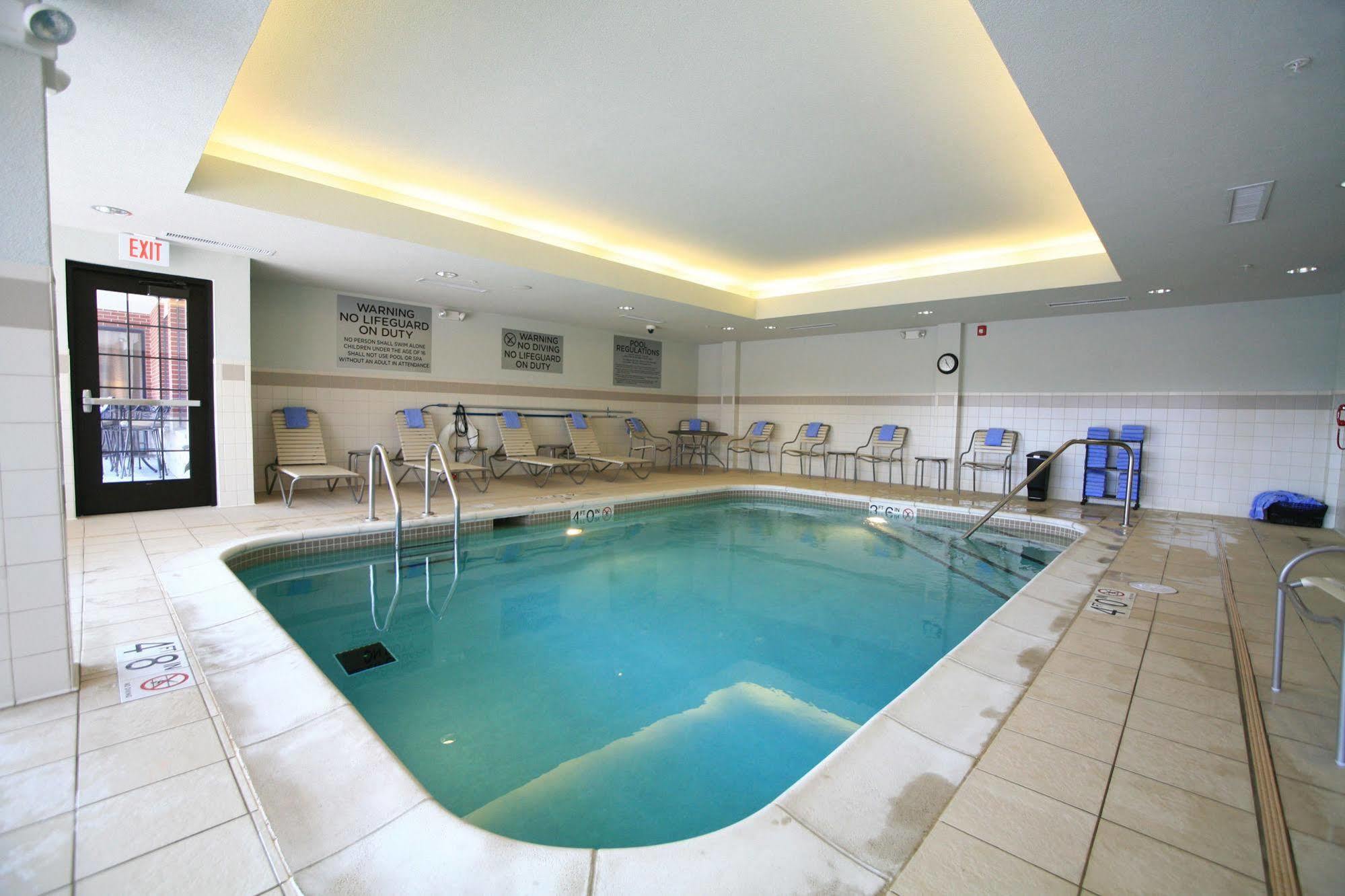 Hotel Courtyard By Marriott Aksarben Village