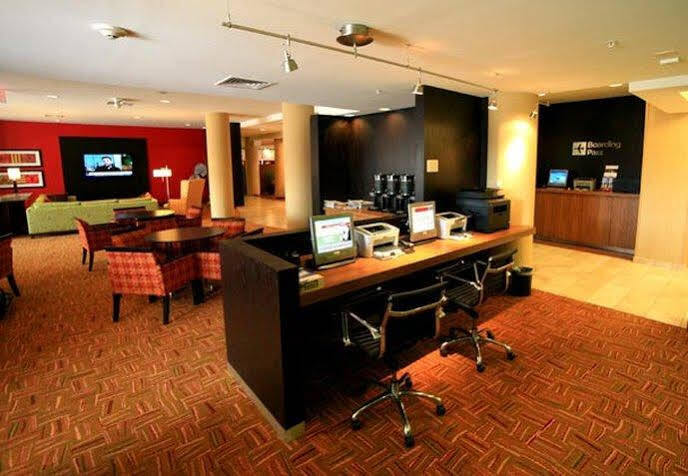Hotel Courtyard By Marriott Aksarben Village 2*