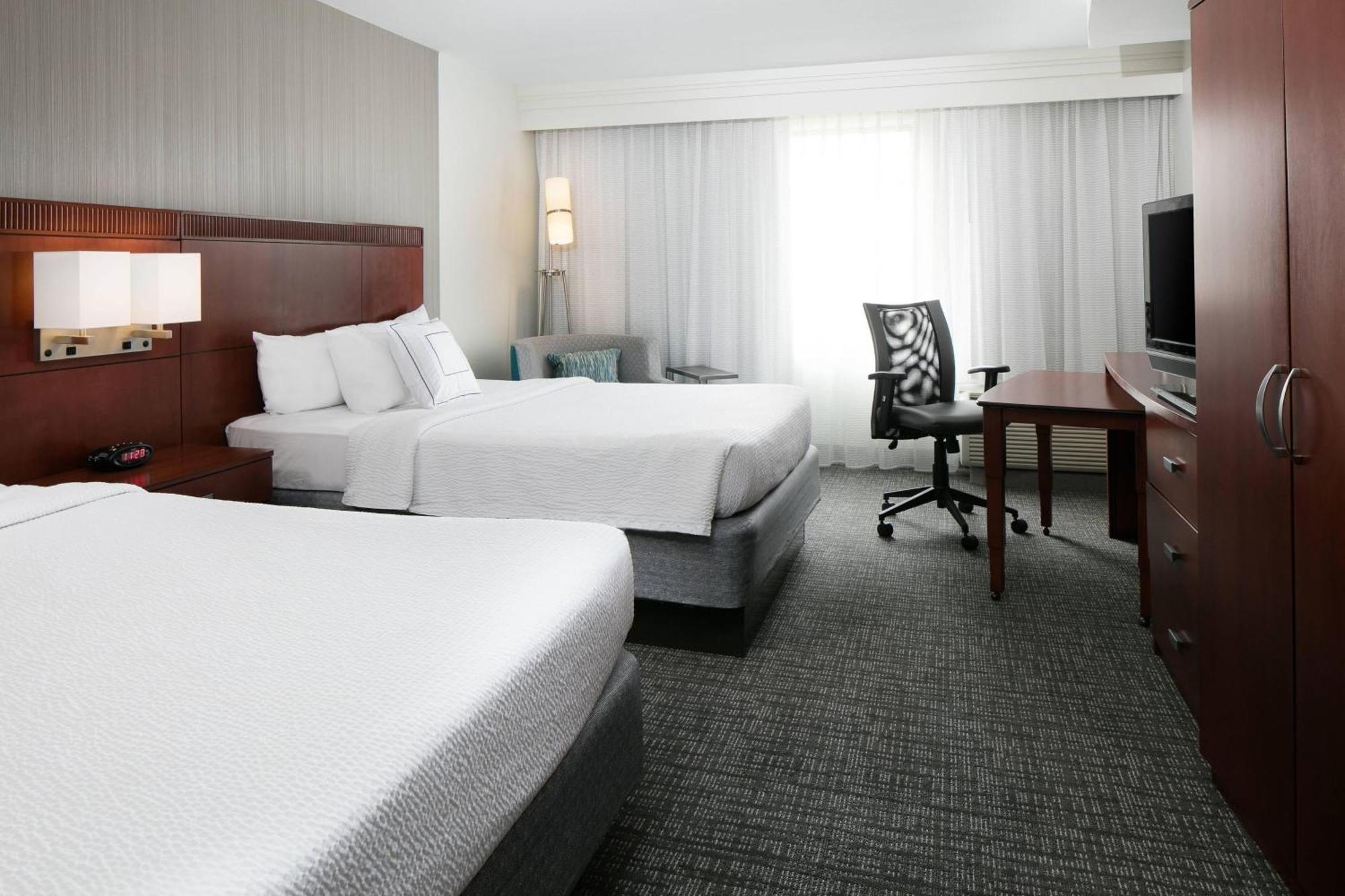 Courtyard By Marriott Aksarben Village