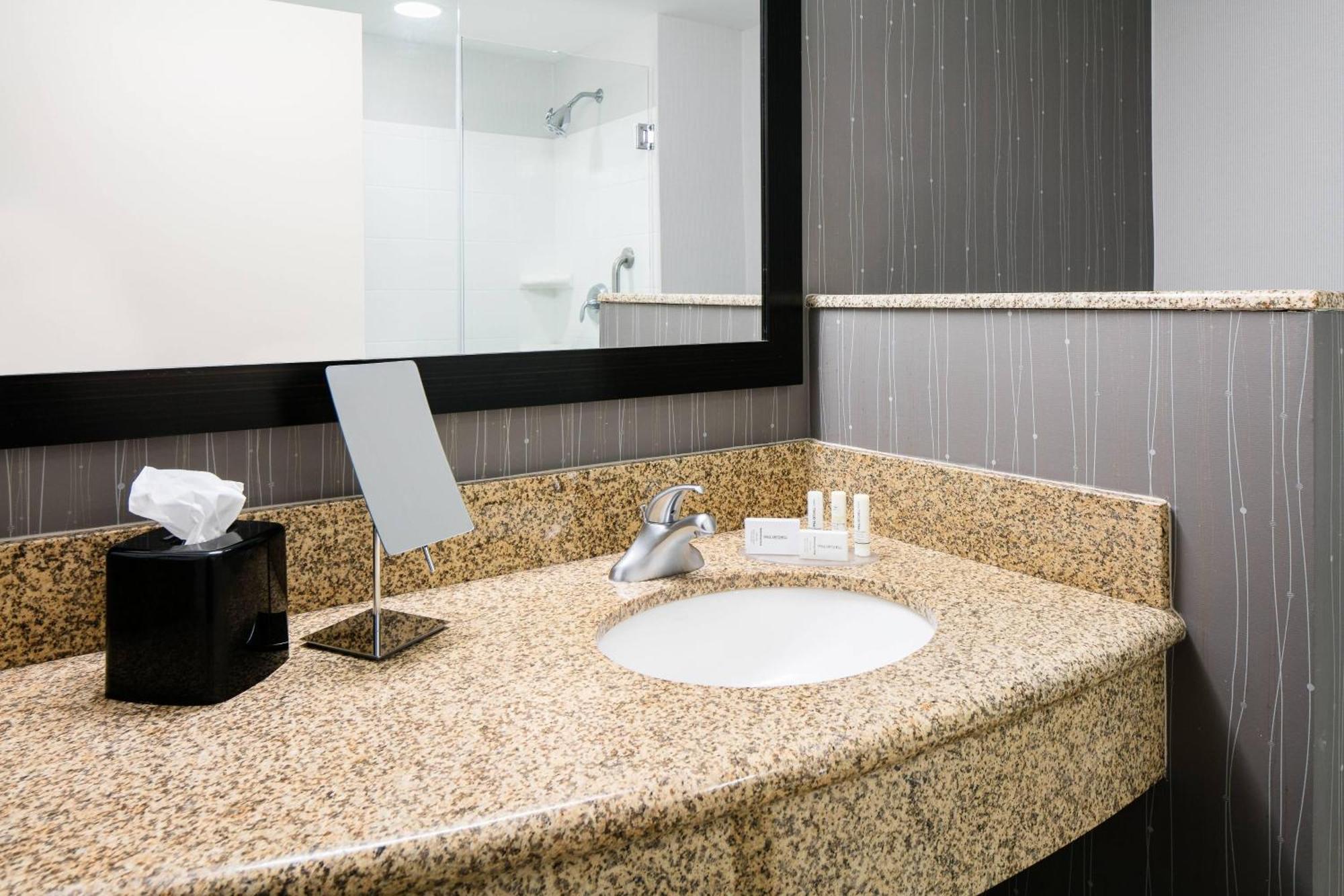 Courtyard By Marriott Aksarben Village Omaha
