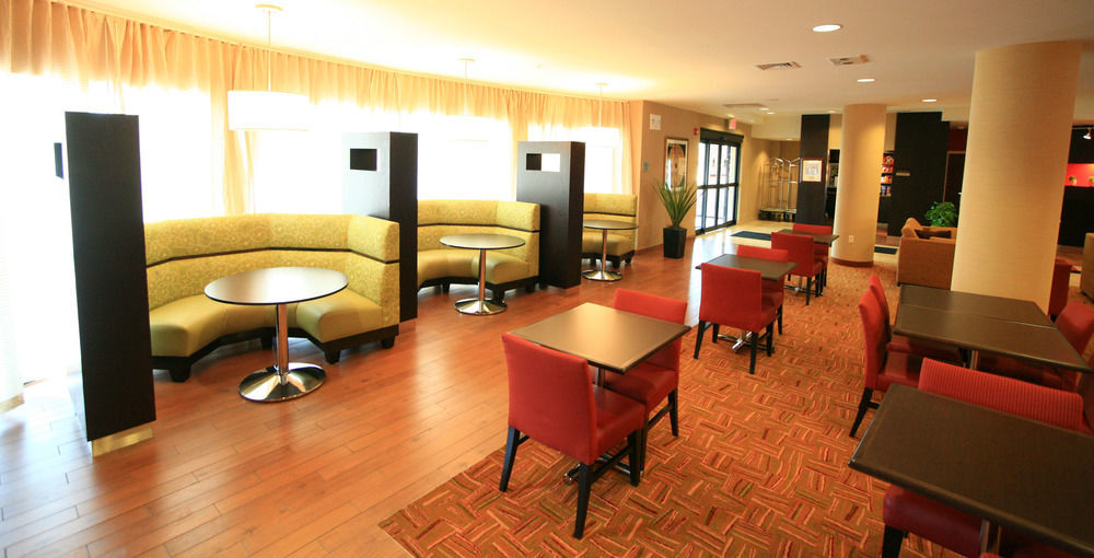 Courtyard By Marriott Aksarben Village 2*