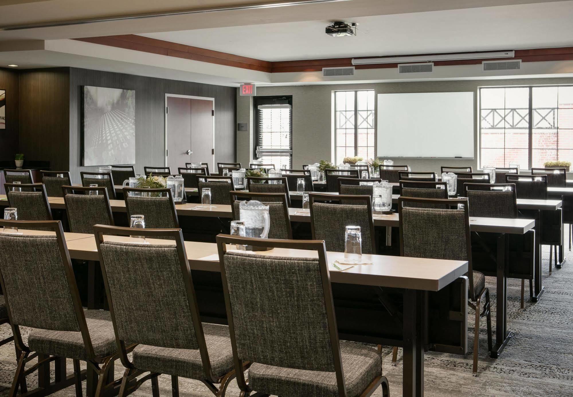Courtyard By Marriott Aksarben Village Hotel Omaha